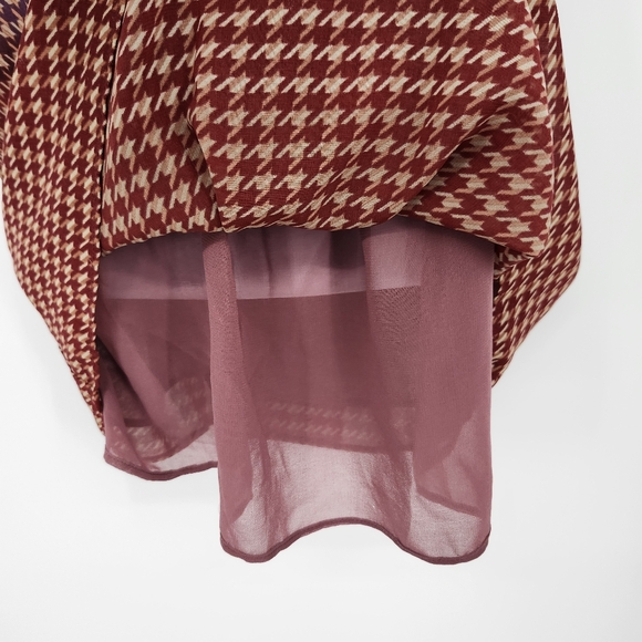 CAbi Womens Camisole Top Size M Maroon Oxblood Houndstooth Chiffon Flowy - Picture 4 of 8